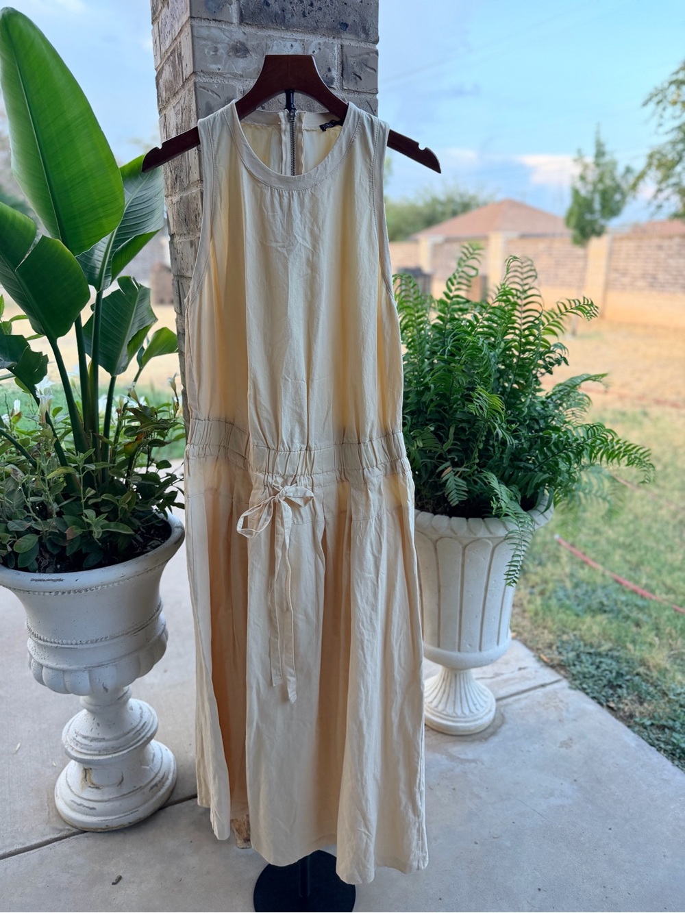 Zara Sleeveless Cream Drawstring Waist Maxi Dress Size Large